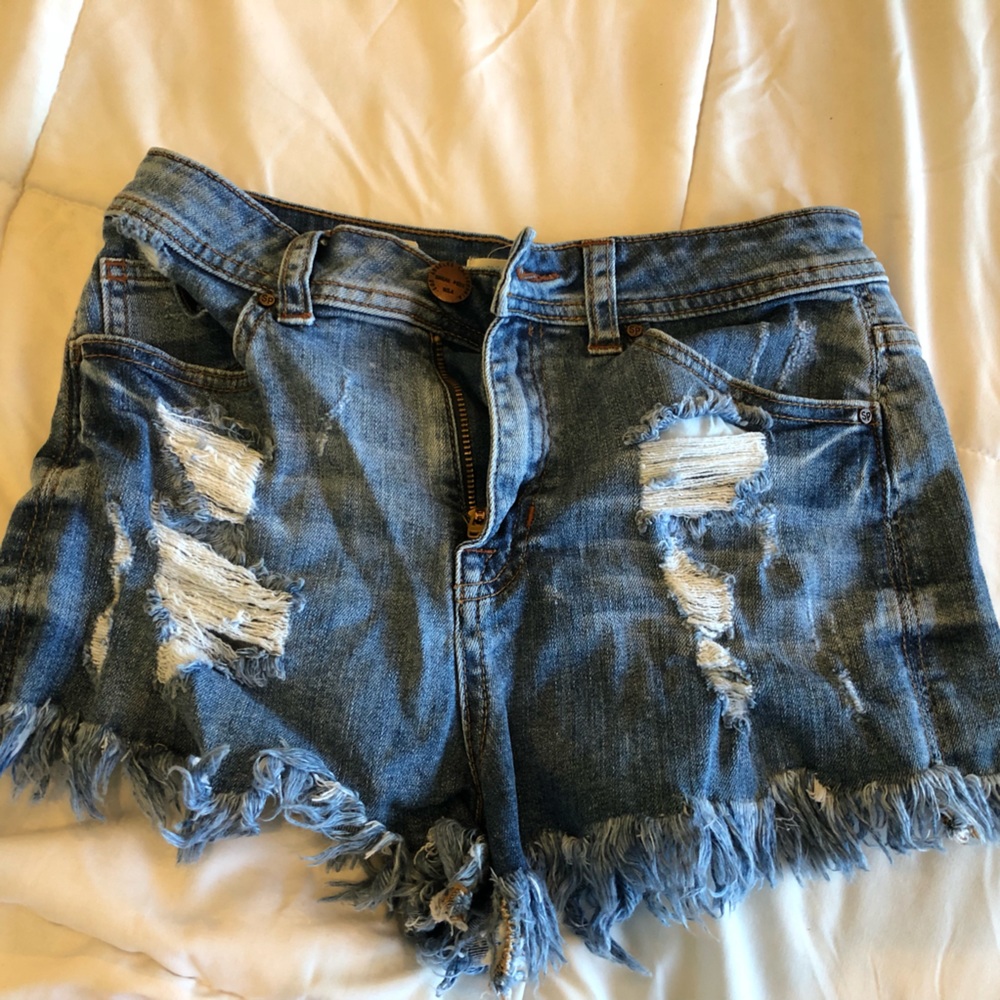 Sneak Peek Demin Shorts. High Waist Fit. Size S